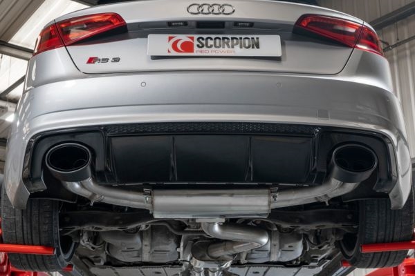 Scorpion Eksosanlegg montert på Audi RS3